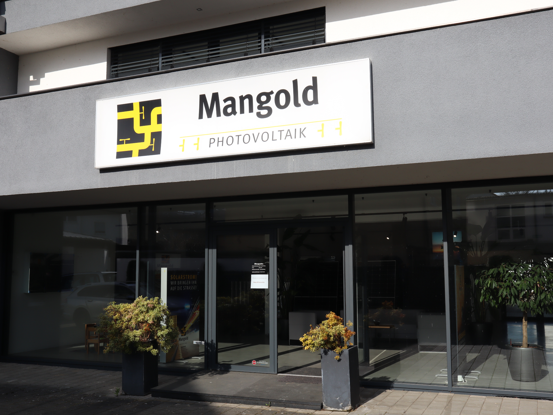 Mangold Photovoltaik Showroom — Außenansicht